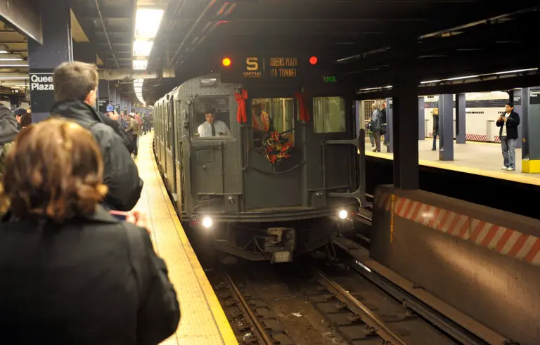 Vintage NYC 澳洲幸运5 subway rides are back every Saturday during the holidays